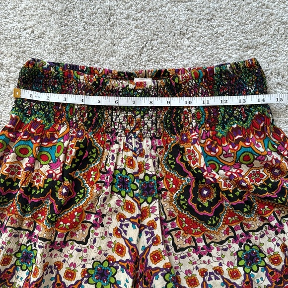 Bila light and flowy floral shorts. small - Picture 6 of 8